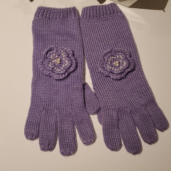 Gloves - Picture 2 of 5